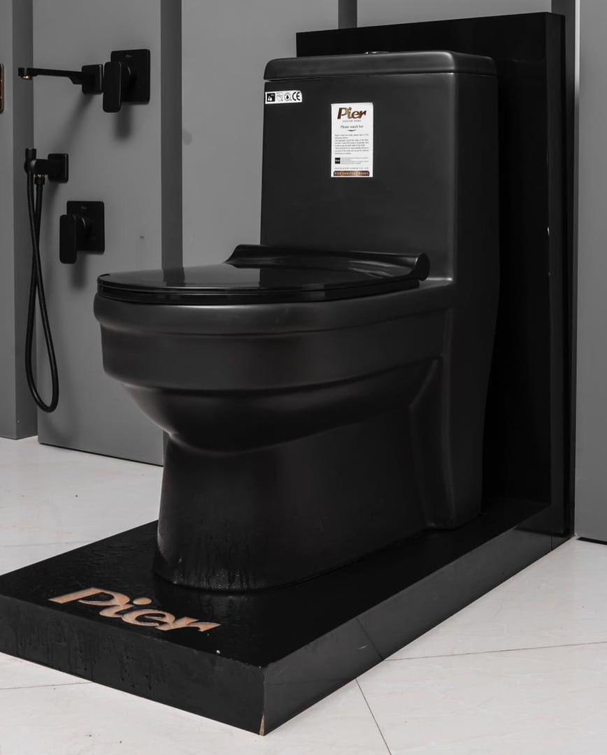 تصویر  توالت فرنگی زمینی Pier  مدل 1207 مشکی بیده دار ساده